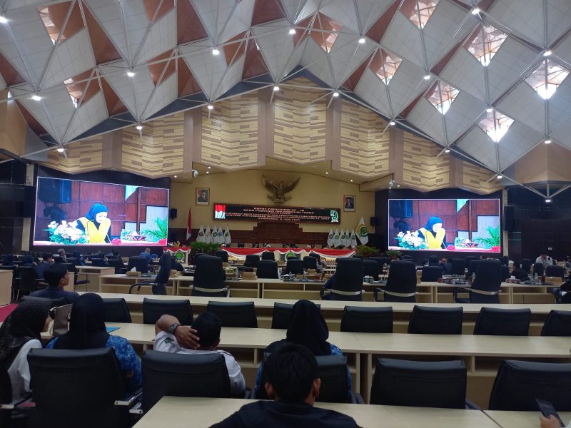 Fraksi Partai Golkar DPRD Kalimantan Timur menyampaikan pandangan umum terhadap laporan Pertanggungjawaban Pelaksanaan APBD Tahun Anggaran 2024. (Foto/Diksiku)