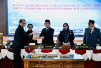 Suasana Rapat Paripurna DPRD Bontang saat pengesahan Raperda tentang Pertanggungjawaban APBD Tahun Anggaran 2024, Senin (23/6). (ist)