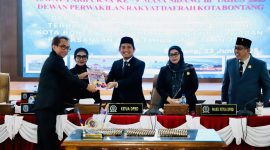 Suasana Rapat Paripurna DPRD Bontang saat pengesahan Raperda tentang Pertanggungjawaban APBD Tahun Anggaran 2024, Senin (23/6). (ist)
