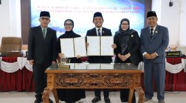 Wali Kota Bontang, Neni Moerniaeni bersama pimpinan DPRD saat mengikuti Rapat Paripurna Pengesahan Pertanggungjawaban Pelaksanaan APBD 2024 di Pendopo Rumah Jabatan, Senin (23/6). (ist)