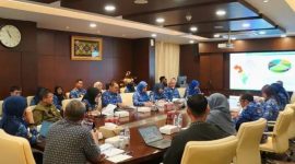 Sekretaris Komisi IV DPRD Kaltim, M. Darlis Pattalongi, dalam pertemuan Forum Komunikasi bersama Kedeputian Wilayah VIII BPJS Kesehatan. (Foto/Humas)
