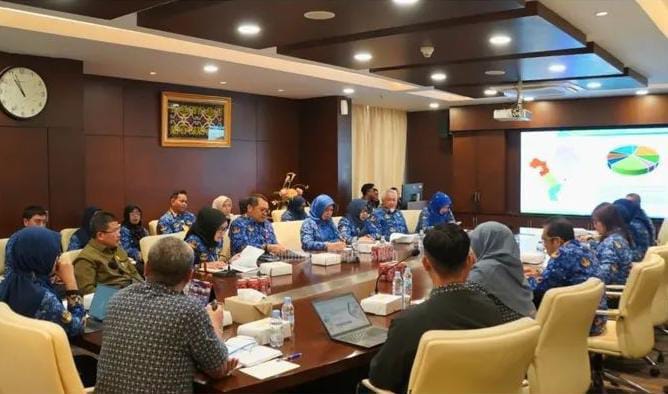 Sekretaris Komisi IV DPRD Kaltim, M. Darlis Pattalongi, dalam pertemuan Forum Komunikasi bersama Kedeputian Wilayah VIII BPJS Kesehatan. (Foto/Humas)
