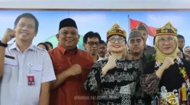 Anggota Komisi IV DPRD Kaltim, Agusriansyah Ridwan, menyampaikan pandangannya saat mendampingi kunjungan Wakil Menteri Pendidikan Tinggi, Sains, dan Teknologi, Stella Christie, ke SMAN 10 Samarinda. (Foto/Humas)