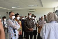 Acara peresmian ini dihadiri oleh Wakil Menteri Pendidikan Tinggi, Sains, dan Teknologi RI, Prof. Fauzan, bersama sejumlah anggota legislatif daerah, termasuk Ketua dan Sekretaris Komisi IV DPRD Kaltim, H. Baba dan Darlis Pattalongi. (Foto/Humas)
