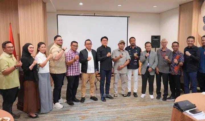 Komisi II DPRD Kalimantan Timur melakukan kunjungan kerja ke Hotel Blue Sky Pandurata, yang terletak di Jalan Raden Saleh, Cikini, Jakarta Pusat. (Foto/Humas)
