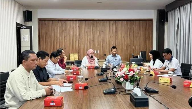 Komisi I DPRD Kalimantan Timur melakukan kunjungan kerja ke Kantor Badan Penghubung Pemerintah Provinsi Kaltim di Jakarta. (Foto/Humas)