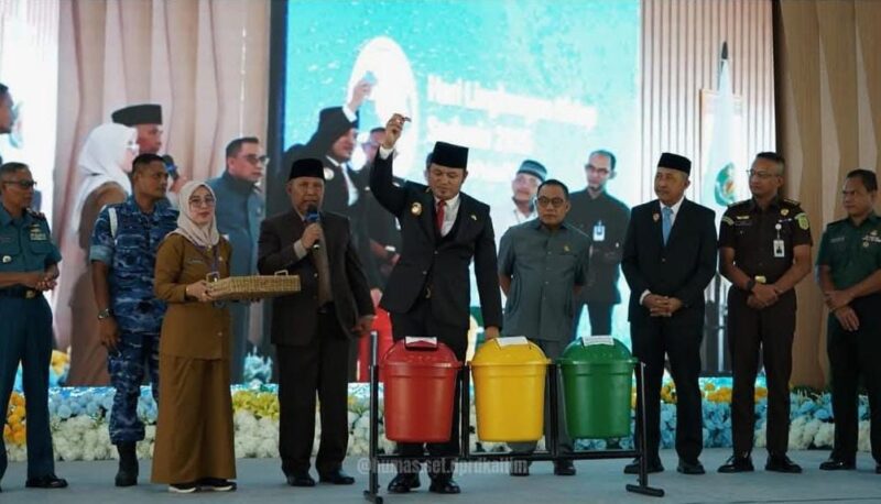 Anggota Komisi IV DPRD Kalimantan Timur, Sarkowi V. Zahry, mendesak Pemerintah Provinsi untuk bersikap tegas terhadap perusahaan-perusahaan yang berulang kali memperoleh penilaian buruk. (Foto/Hms)