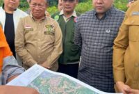 Komisi III DPRD Kalimantan Timur melakukan peninjauan ke dua lokasi longsor di wilayah Kabupaten Kutai Kartanegara, masing-masing di Kilometer 28 Desa Batuah. (Foto/Humas)

