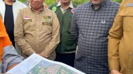 Komisi III DPRD Kalimantan Timur melakukan peninjauan ke dua lokasi longsor di wilayah Kabupaten Kutai Kartanegara, masing-masing di Kilometer 28 Desa Batuah. (Foto/Humas)
