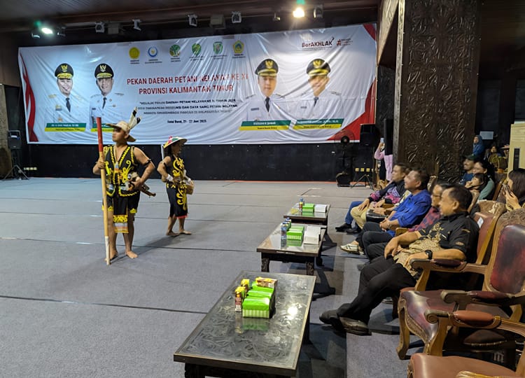 Wakil Ketua DPRD Kalimantan Timur, Ekti Imanuel, yang juga menjabat sebagai Ketua KTNA Kutai Barat, hadir langsung dalam kegiatan tersebut. (Foto/Humas)