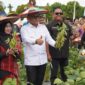 Wakil Ketua I DPRD Kalimantan Timur, Ekti Imanuel, mendampingi kunjungan kerja Wakil Gubernur Kaltim, H. Seno Aji, ke Kabupaten Kutai Barat dalam rangka meninjau pelaksanaan Pekan Daerah (PEDA) XI Petani Nelayan. (Foto/Humas)