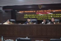 Pimpinan rapat paripurna ke-21 DPRD Kaltim tentang pengesahan resmi agenda kegiatan Masa Sidang II Tahun 2025, Samarinda, Selasa (1/7). (ist)