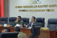 Wakil Ketua Komisi II DPRD Kalimantan Timur, Sapto Setyo Pramono (jas abu-abu). (Foto/Diksiku)