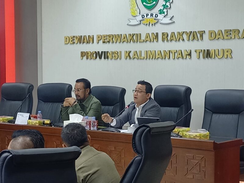 Wakil Ketua Komisi II DPRD Kalimantan Timur, Sapto Setyo Pramono (jas abu-abu). (Foto/Diksiku)
