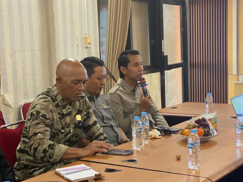 Ketua Komisi A DPRD Bontang, Hery Keswanto (pegang mic). (ist)