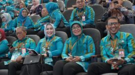 Sekretaris DPRD Provinsi Kalimantan Timur, Norhayati Usman, menghadiri Rapat Kerja Nasional (Rakernas) X Tim Penggerak Pemberdayaan dan Kesejahteraan Keluarga (PKK) Tahun 2025 yang diselenggarakan di Plenary Hall Convention Center Sempaja, Samarinda. (Foto/Humas)
