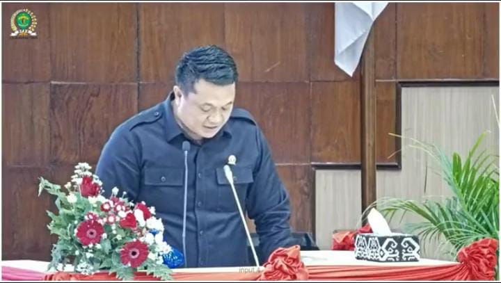 Juru bicara Fraksi PAN-NasDem dalam paripurna, Abdul Rahman Agus.
