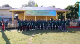 Foto bersama di sela-sela kegiatan jalan santai reuni akbar IKDH, Kabupaten Bone, Minggu (3/8). (ist)