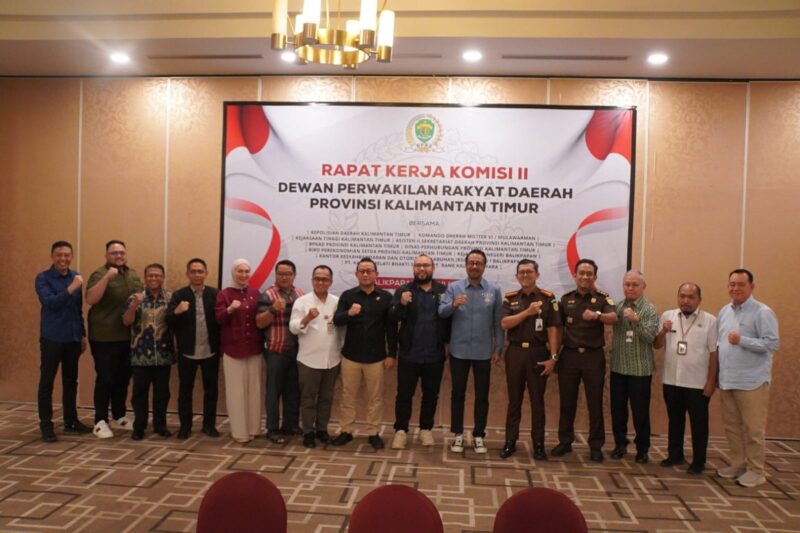 
Topik yang dibahas mencakup pengelolaan Terminal Peti Kemas Kariangau sebagai kawasan bisnis multipurpose, optimalisasi aset Pemprov, serta proyeksi bisnis PT BPD Kaltimtara tahun 2025–2026. (Foto/Humas)
