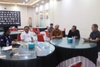 
Rombongan Komisi I melakukan kunjungan kerja ke PT Mahakam Sumber Jaya (MSJ) di Kutai Kartanegara. Mereka menindaklanjuti laporan dari Kelompok Tani Mekar Indah yang merasa lahannya masuk dalam konsesi perusahaan. (Foto/Hms)