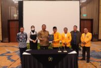 Komitmen memperkuat sinergi antara dunia legislatif dan akademik kembali ditegaskan lewat penandatanganan nota kesepahaman (MoU) antara DPRD Kalimantan Timur dan Universitas Mulawarman (Unmul). (Foto/Hms)
