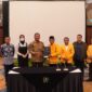 Komitmen memperkuat sinergi antara dunia legislatif dan akademik kembali ditegaskan lewat penandatanganan nota kesepahaman (MoU) antara DPRD Kalimantan Timur dan Universitas Mulawarman (Unmul). (Foto/Hms)

