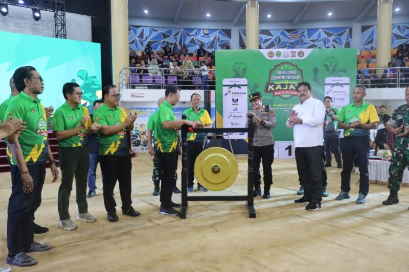 Ketua Komisi III DPRD Kaltim Abdulloh menghadiri pembukaan Kajati Cup 2025 bersama Forkopimda dan KONI Kaltim. (Foto/Hms)