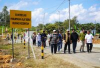Komisi III DPRD Kaltim turun langsung ke lapangan untuk meninjau izin crossing jalan dan rencana tukar menukar jalan provinsi. (Foto/Hms)