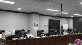 Pansus PPPLH DPRD Kaltim gelar rapat dengar pendapat beraama OPD terkait. (Foto/Hms)