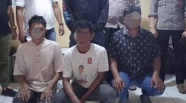 Para pelaku penganiayaan seorang petani di Desa Leppangeng, Kecamatan Ajangale, Kabupaten Bone, Selasa (19/8). (ist)