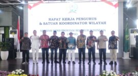 
Rapat Kerja Asosiasi DPRD Provinsi Seluruh Indonesia (ADPSI) 2025-2029 di Kantor DPRD Jawa Barat, Selasa (5/8/2025). (Foto/Hms)