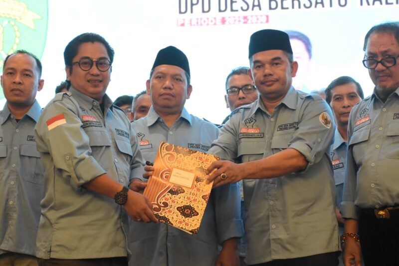 Ketua DPRD Kaltim Hasanuddin Mas’ud resmi dilantik sebagai Ketua Dewan Pimpinan Wilayah (DPW) Desa Bersatu Kalimantan Timur. (Foto/Hms)