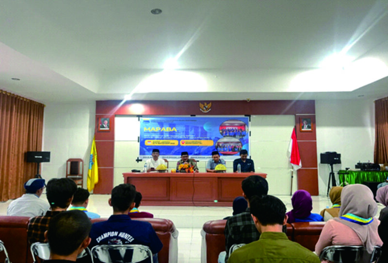 Kakan Kemenag Banggai Suardi Kandjai yang juga Ketua Mabincab PMII Banggai membuka secara resmi MAPABA PMII, Jumat (12/9). (ist)