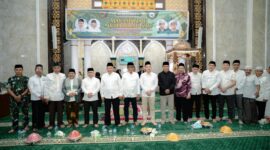 Bapak Bupati Bersama Kakang Kamenag Bangai menghadiri acara maulid Nabi Muhammad SAW di Masjid An-Nur Luwuk, Jumat (5/9). (ist)