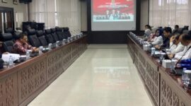 Komisi IV DPRD Kaltim menggelar rapat dengar pendapat (RDP) dengan Dinas Pemberdayaan Masyarakat dan Pemerintahan Desa (DPMPD) Kaltim. (Foto/Hms)