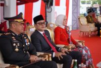 Wakil Ketua III DPRD Kaltim Yenni Eviliana menghadiri peringatan HUT ke-80 Kemerdekaan RI di Kabupaten Paser. (Foto/Hms)