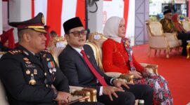 Wakil Ketua III DPRD Kaltim Yenni Eviliana menghadiri peringatan HUT ke-80 Kemerdekaan RI di Kabupaten Paser. (Foto/Hms)