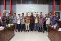 
Konflik agraria antara warga Kampung Intu Lingau, Kecamatan Nyuatan, Kutai Barat, dengan perusahaan sawit PT Borneo Daya Lestari Raya (BDLR) dibahas DPRD Kaltim. (Foto/Hms)
