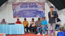 Anggota DPRD Kaltim, Baharuddin Demmu turut hadir dalam kegiatan Jalan Santai di Kecamatan Marangkayu, Kutai Kartanegara. (Foto/Hms)