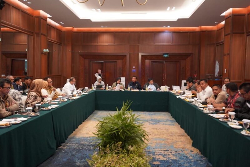 Banggar DPRD Kalrim gelar rapat kerja bersama TAPD Kaltim. (Foto/Hms)