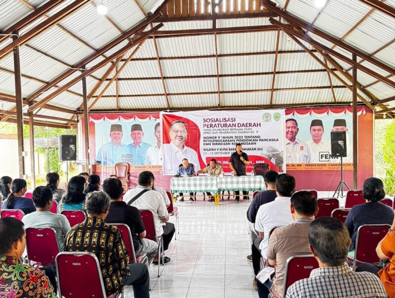 Wakil Ketua DPRD Kaltim, Ekti Imanuel, hadir membuka acara sekaligus memberi sambutan. (Foto/Hms)
