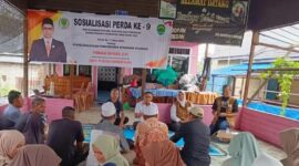 Anggota DPRD Kaltim, Firnadi Ikhsan, turun langsung menemui warga Dusun Yupa, Desa Embalut, Tenggarong Seberang, Kutai Kartanegara. (Foto/Ist)