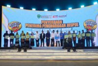 Mewakili Pimpinan DPRD Kaltim, Anggota DPRD La Ode Nasir bersama koleganya Andi Faisal Assegaf dan Baharuddin Muin hadir dalam penyerahan penghargaan Program Jospol oleh Gubernur Kaltim Rudy Mas’ud, di BSCC Dome. (Foto/Hms)