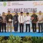 Mewakili Pimpinan DPRD Kaltim, Anggota DPRD La Ode Nasir mendampingi Gubernur Kaltim Rudy Mas’ud meninjau SMP IT Istiqamah sekaligus menyerahkan insentif Program Jospol. (Foto/Hms)