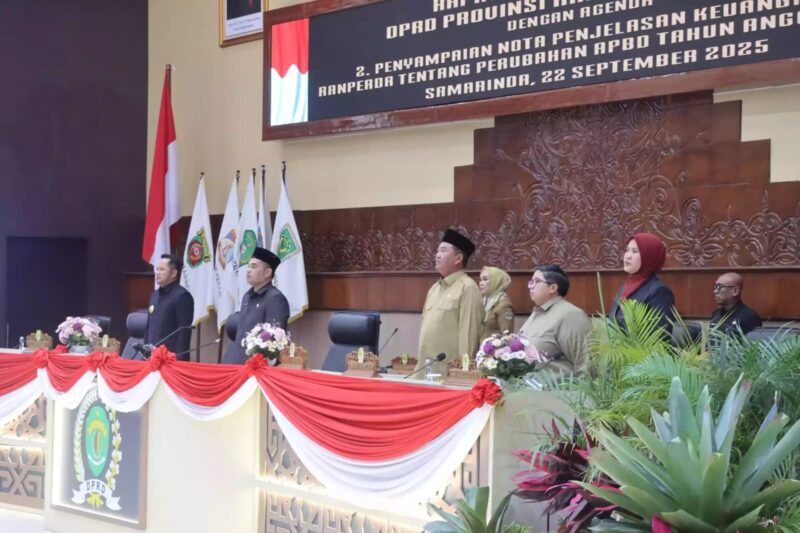 DPRD Kaltim gelar paripurna ke-36 Tahun 2025, dengan agenda utama revisi kegiatan masa sidan III dan penyampauan nota penjelasan keuangan dan Rancangan Peraturan Daerah (Raperda) tentang perubahan APBD 2025. (Foto/Hms)