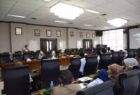 Komisi IV DPRD Kaltim gelar rapat kerja yang melibatkan Baznas Provinsi Kaltim, perangkat daerah, rumah sakit daerah (RSUD), serta mitra kerja lainnya. (Foto/Hms)