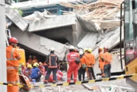 Proses evakuasi korban ambruknya gedung Ponpes Al Khoziny di Buduran, Sidoarjo, Jawa Timur. (int)