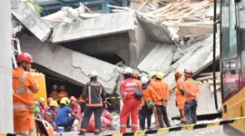 Proses evakuasi korban ambruknya gedung Ponpes Al Khoziny di Buduran, Sidoarjo, Jawa Timur. (int)