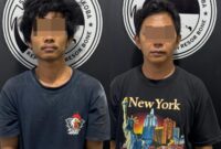 Dua terduga pengedar sabu yang diamankan Satresnarkoba Polres Bone,  Rabu (22/10). (ist)