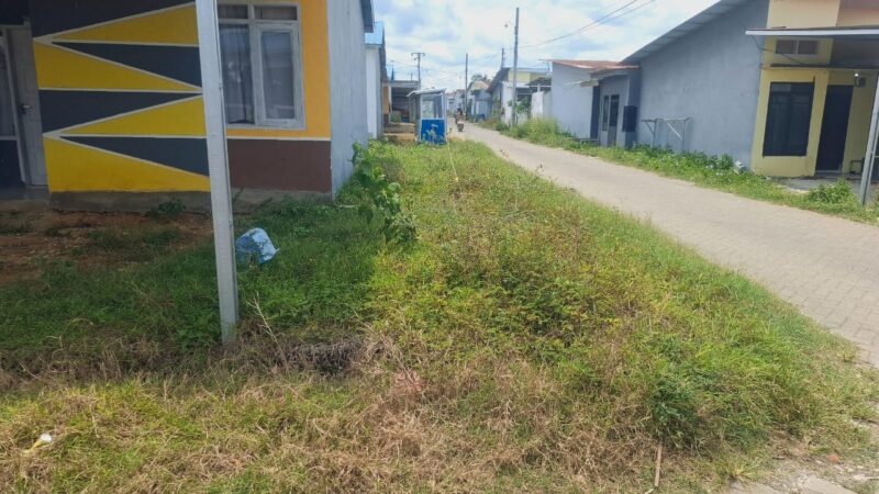 Drainase Perumahan Bone Wood diduga dikerjakan asal-asalan sehingga kini tidak dapat difungsikan. (ist)